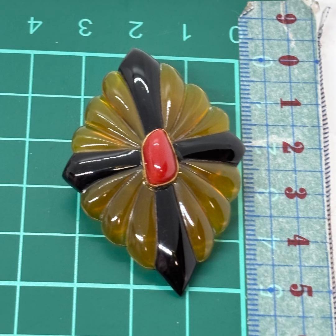 111405 本鼈甲　白甲　黒甲　k18 血赤珊瑚　花芯　ネックレス兼ブローチ