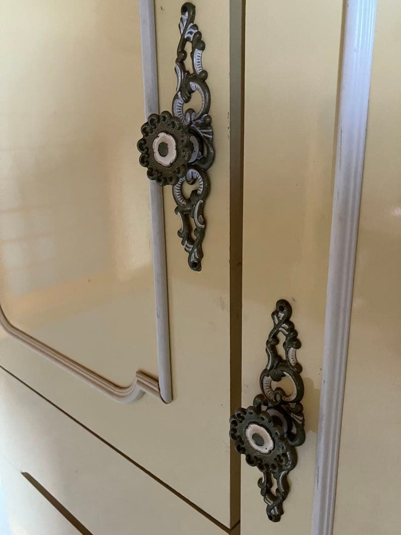 昭和レトロ　タンス　クリーム色　ハンガー掛けあり　子供用　育児タンス　幼児