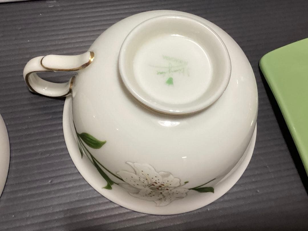 深川製磁　君島一郎　白百合、百合、カップ&ソーサー 、湯呑み茶碗&茶托　小皿