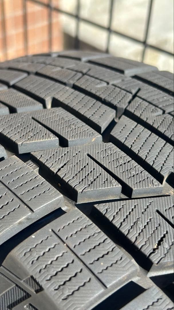 最終値下げ交渉可　美品　90系ヴォクシー　スタッドレスタイヤ205/60R16