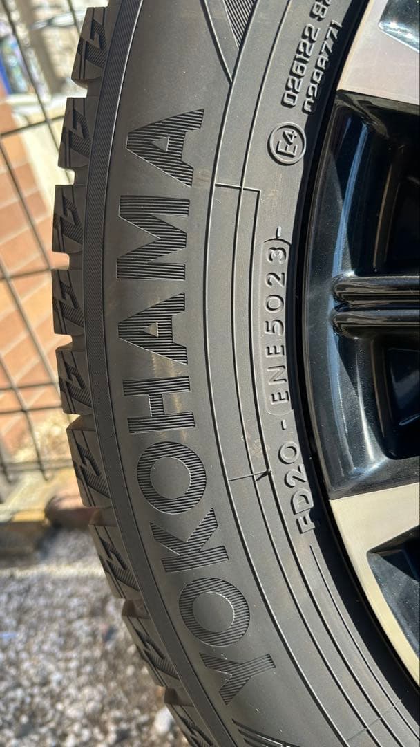 最終値下げ交渉可　美品　90系ヴォクシー　スタッドレスタイヤ205/60R16