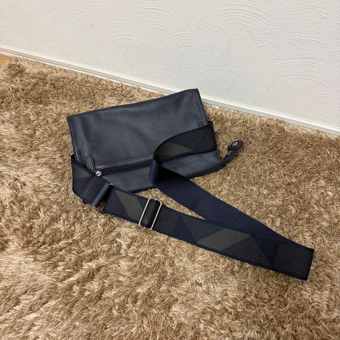 ear PAPILLONNER ワイドテープショルダーバッグ 本革 軽量 紺色