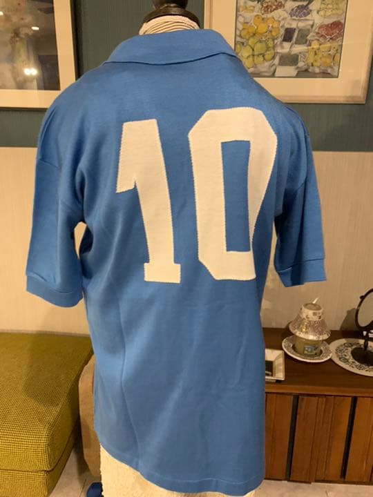 ディエゴマラドーナ在籍中のナポリのユニホーム復刻版