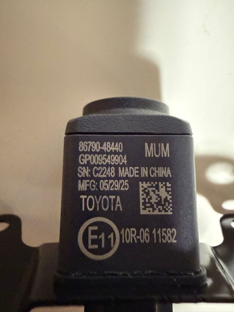 ハリアー80 フロントカメラ 86790-48440 新車外し