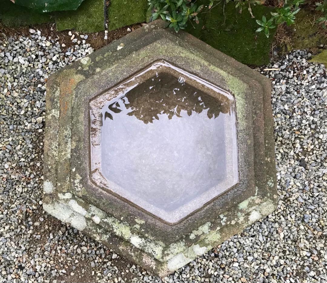 【天然自然石・見立て水鉢・蹲・向鉢】庭石オブジェ置物ガーデニングバードバス造園