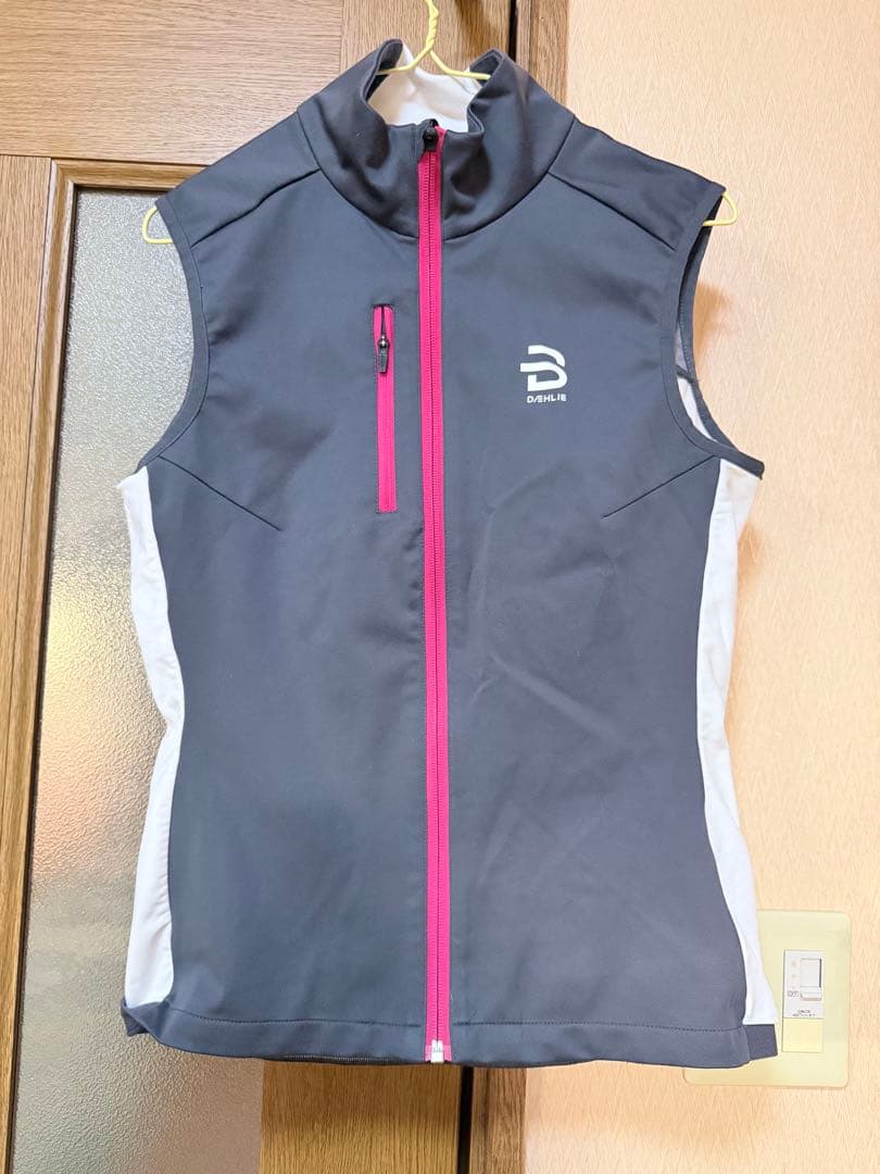 クロスカントリースキー　ビョルンダーリ女性ベストXS