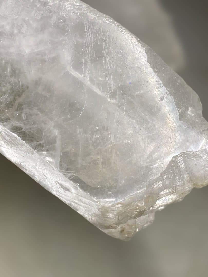 T1040-1虹入りセレナイト原石クラスター　ザンビア産　天然石　レア鉱物　浄化