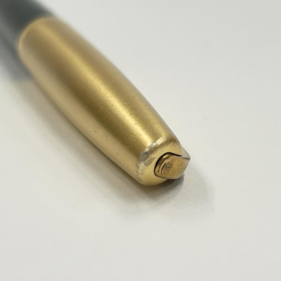 PLATINUM プラチナ 万年筆 ペン先14K ブラック×ゴールド キャップ式