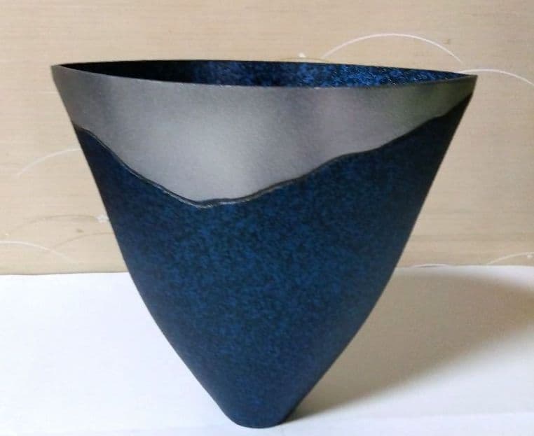 花器　合金　中板付き