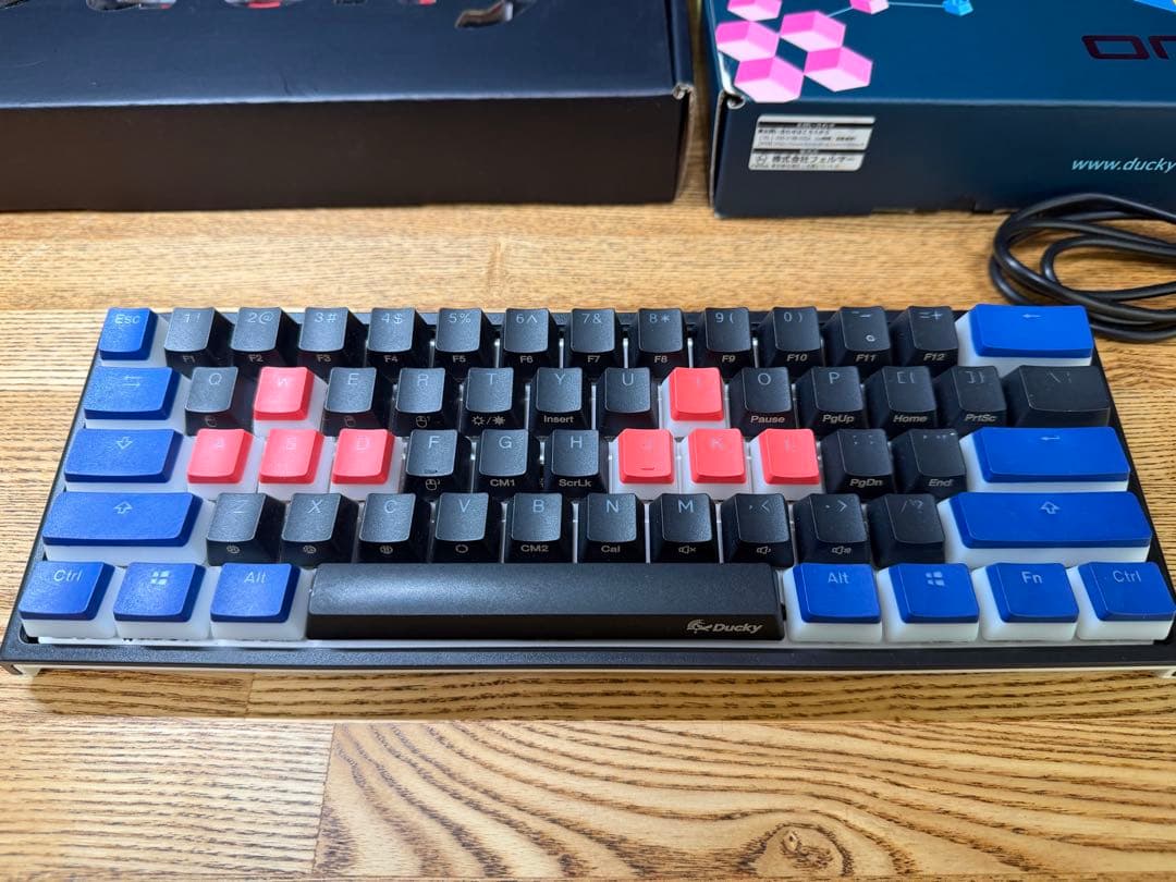 Ducky One 2 mini（静音赤軸 US配列）とキーキャップのセット