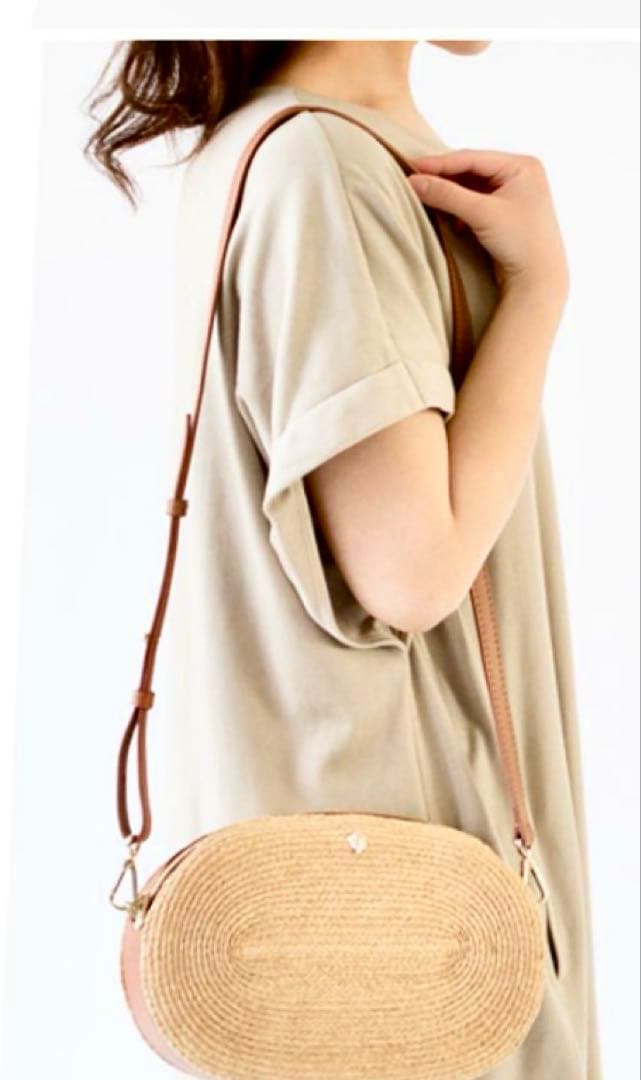 ⭐︎未使用　HELEN KAMINSKI ストロー かごバッグ　ストラップブラック