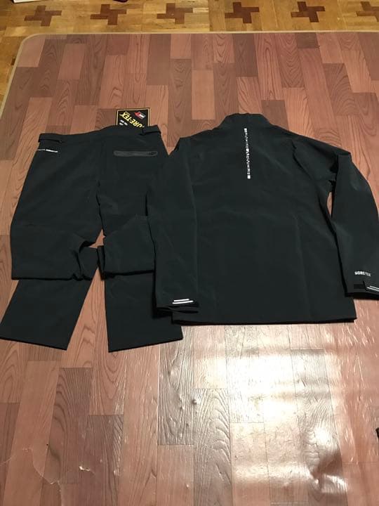 希少 アンダーアーマー MD ブラック ゴアテックス ウェアのみの出品です