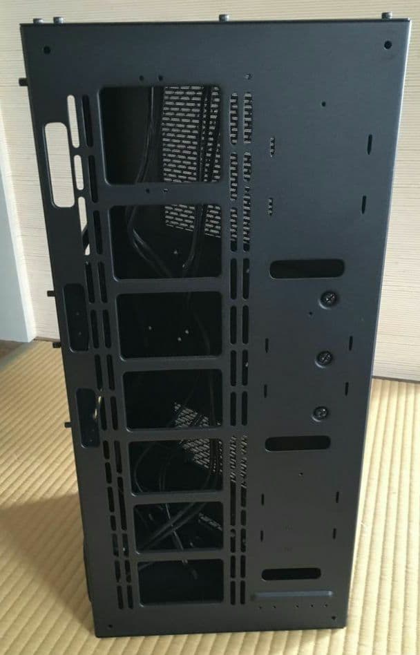 Core P90 TG　オープンフレーム　PCケース　欠品あり