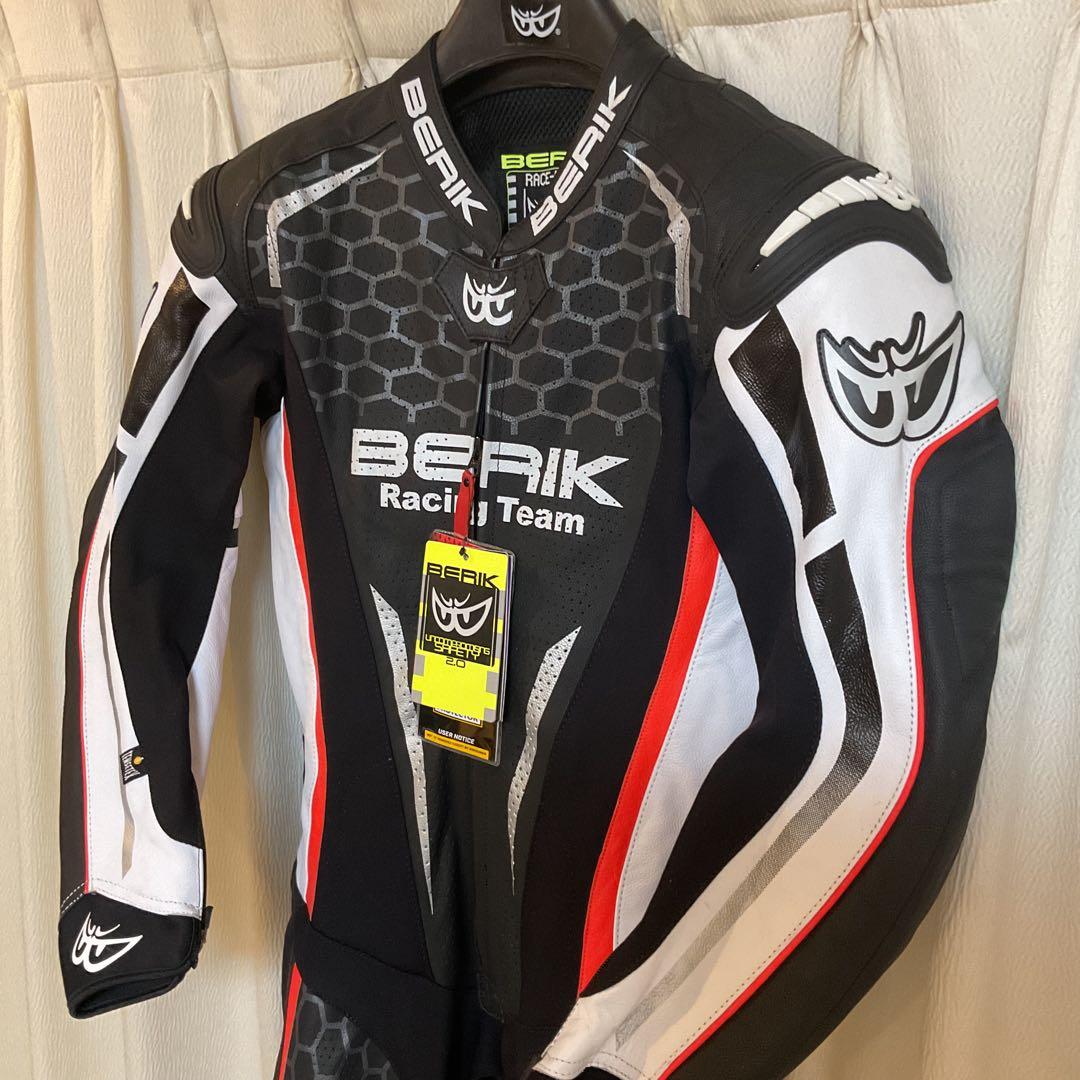 【未使用】BERIK ベリック レーシングスーツ 52サイズ Bk.Wh.Re.