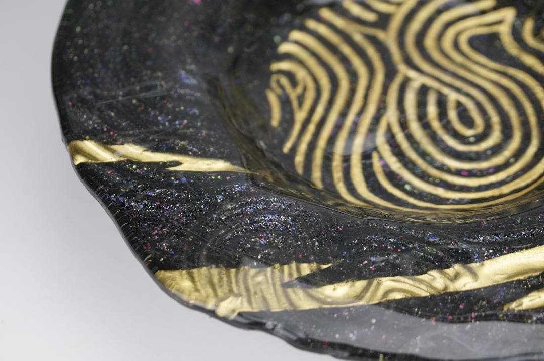人気陶芸家　益子焼　坂田甚内作　金彩深甚文円形大皿　直径26ｃｍ在銘陶器　美品