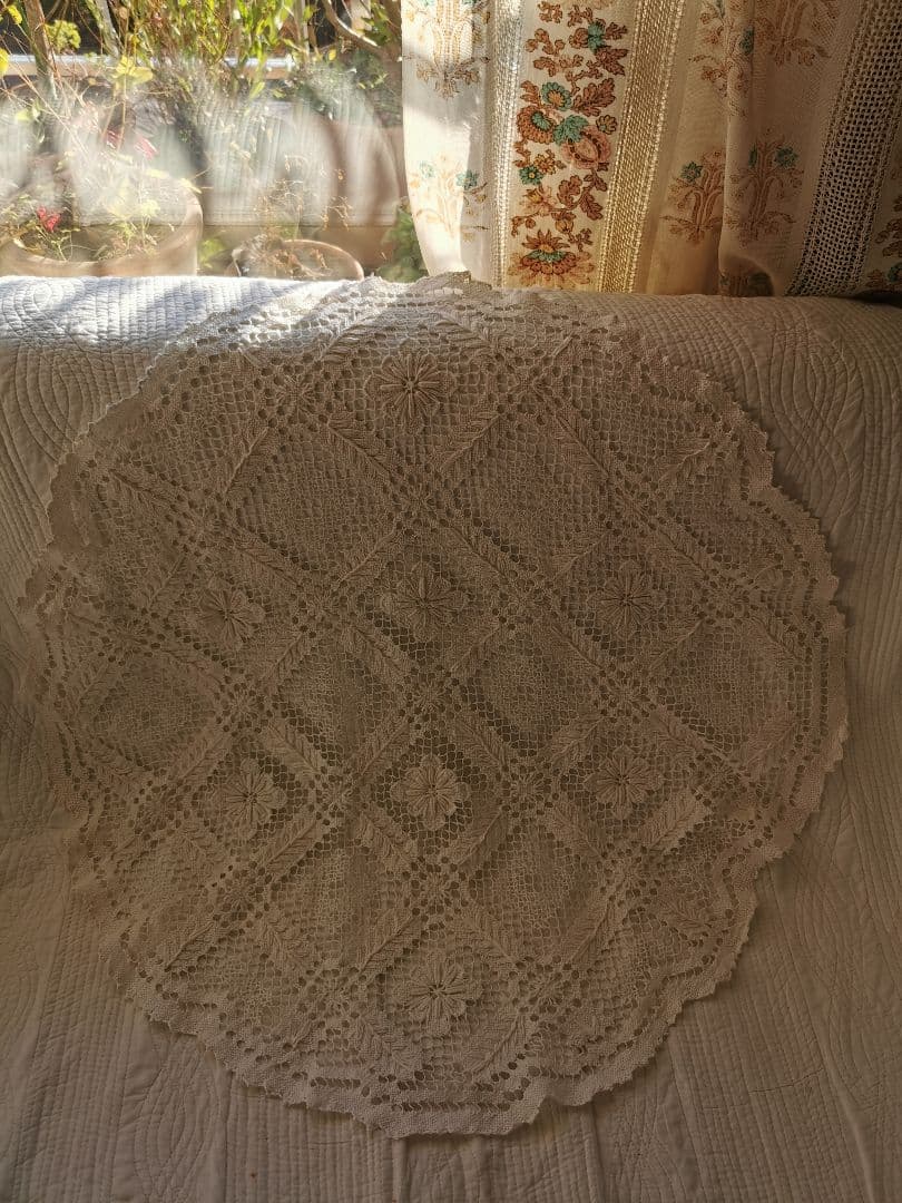 アンティーク イタリア ニードルワーク 花葉盛上刺繍フィレレース ラージクロス