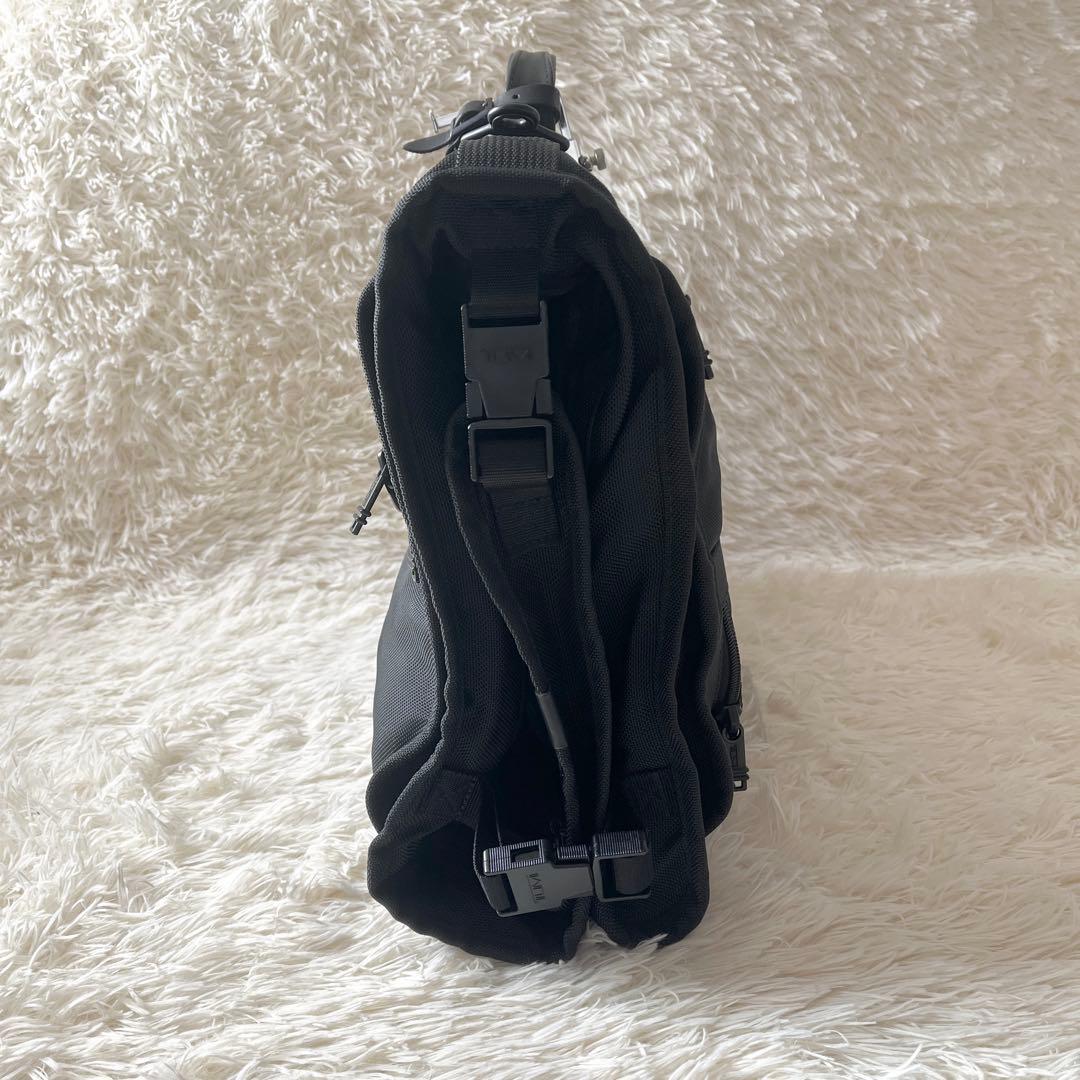 未使用品✨TUMI トゥミ　ガーメントバッグ　ナイロン　234D3 ブラック