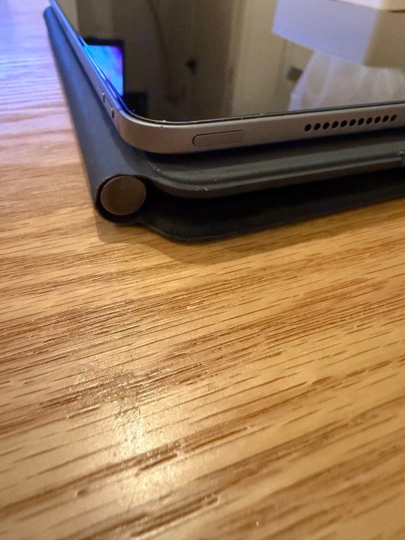 ユキ　iPad Pro 第5世代　magic keyboard付