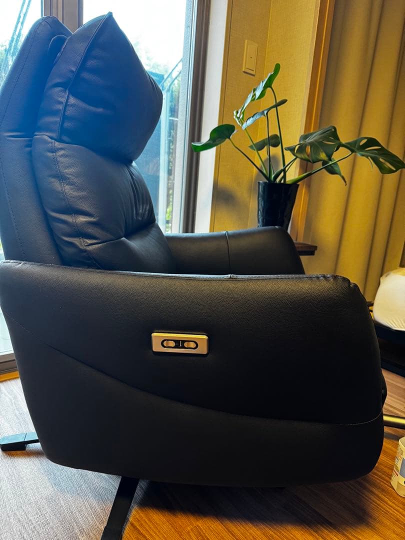 美品　ニトリ 電動リクライニングパーソナルチェア(2モーター LE01 BK)