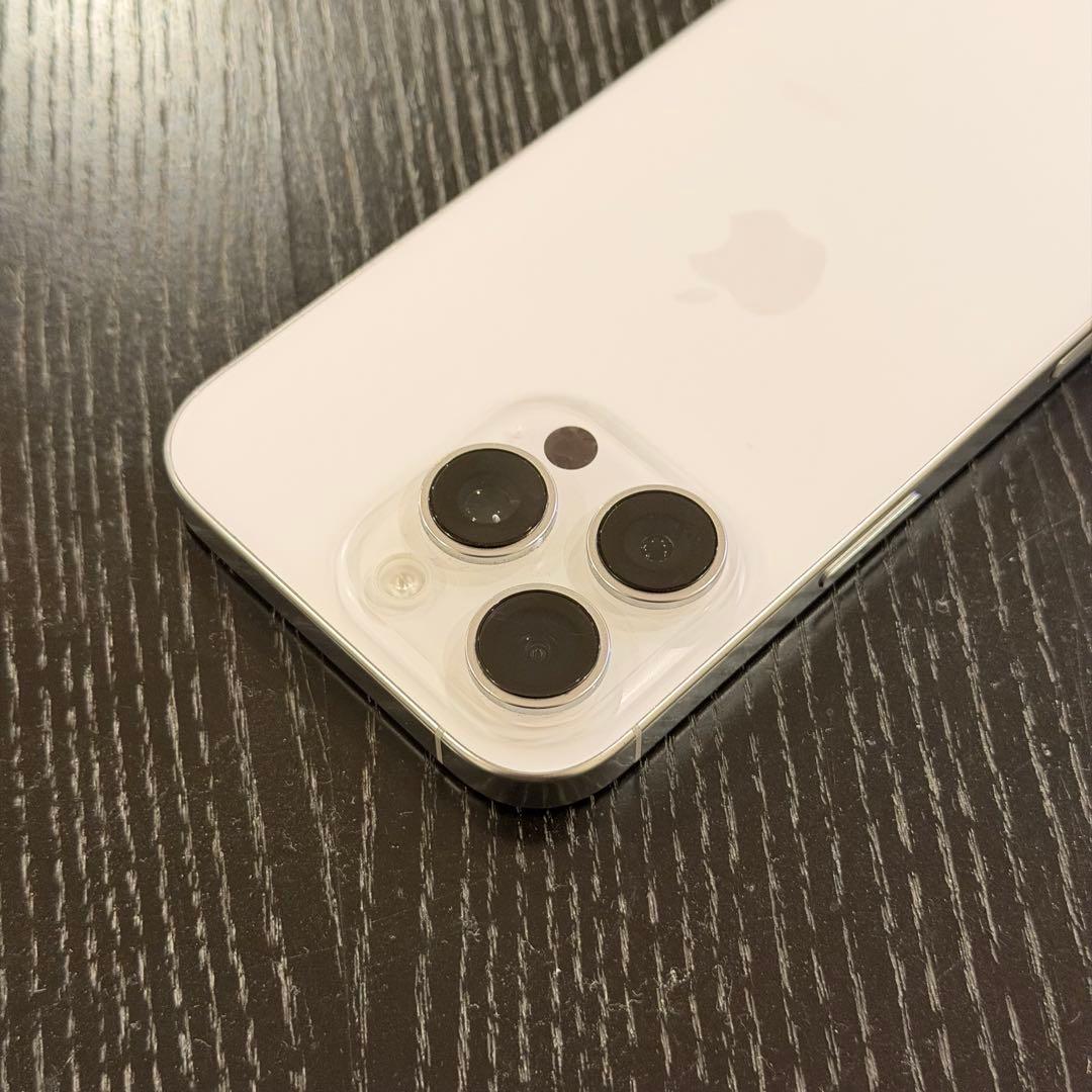 【極美品】Apple iPhone16Pro ホワイト 本体