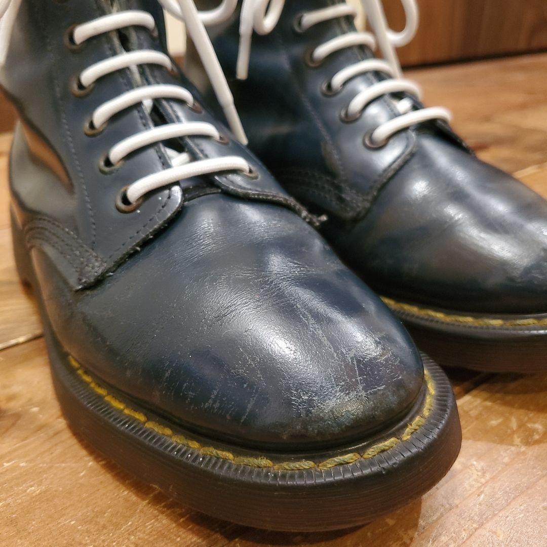 【ホワイト社×ネイビー】英国製 ドクターマーチン 8ホール UK4