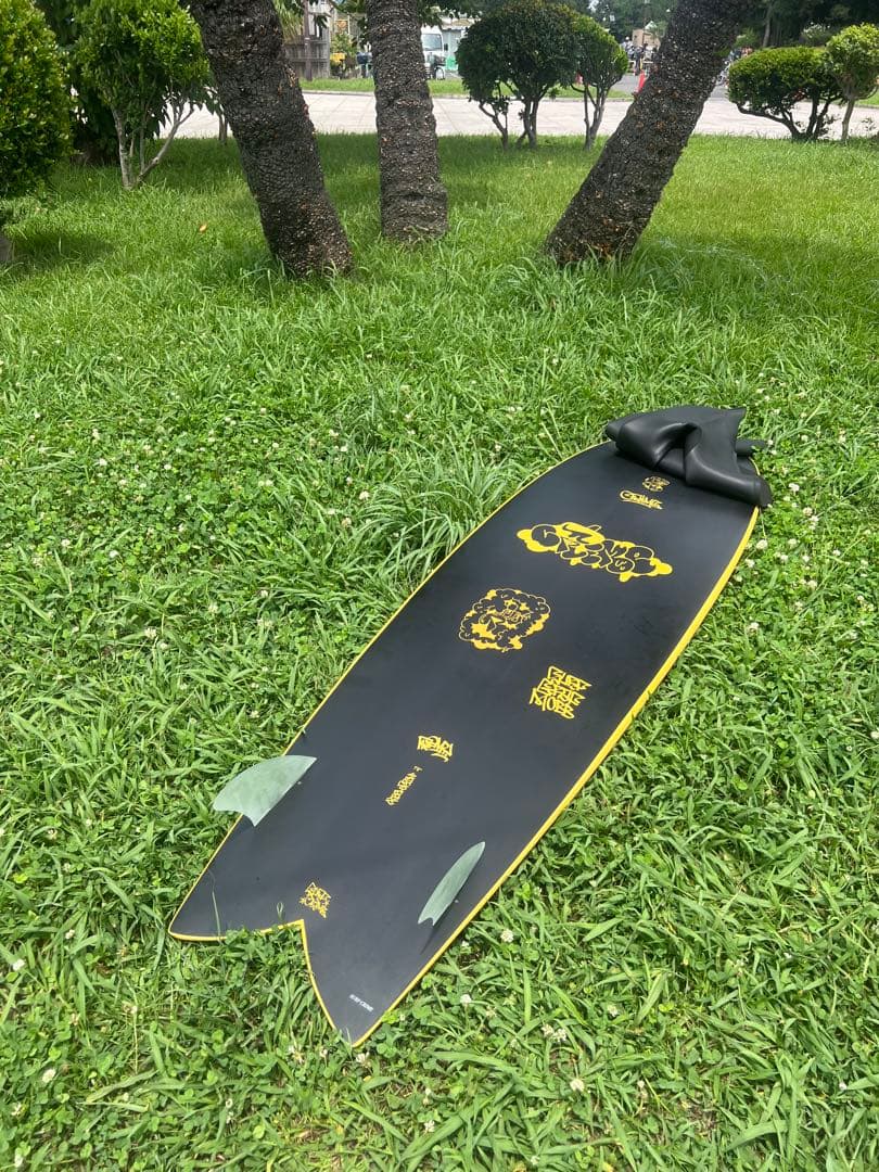 新品同様 CRIME サーフボード ミッドレングス ファンボード