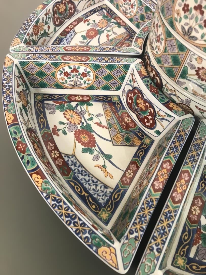 新品未使用　献上伊万里焼の回転式三段重オードブル皿