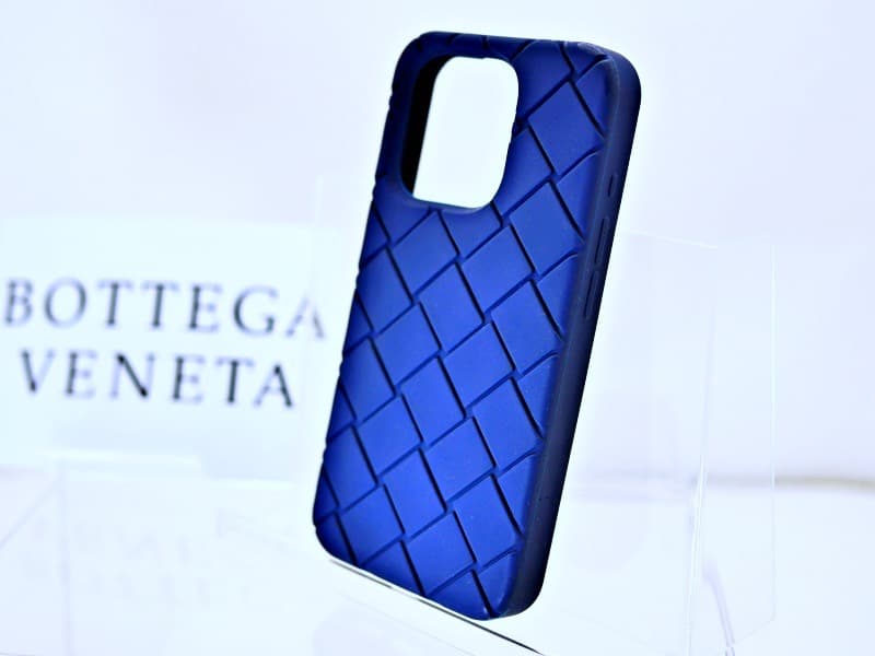 ⭐️美品　ボッテガヴェネタ　iPhone 15pro シリコンスマホケース　紺