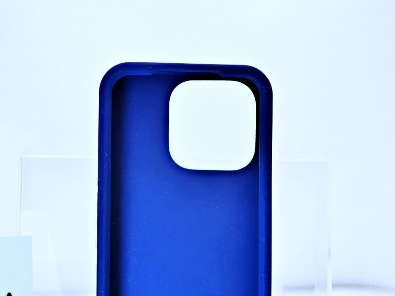 ⭐️美品　ボッテガヴェネタ　iPhone 15pro シリコンスマホケース　紺