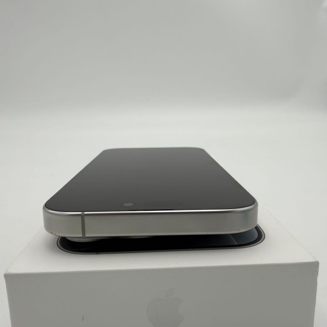 Apple iPhone 16 Proホワイトチタニウム256GB