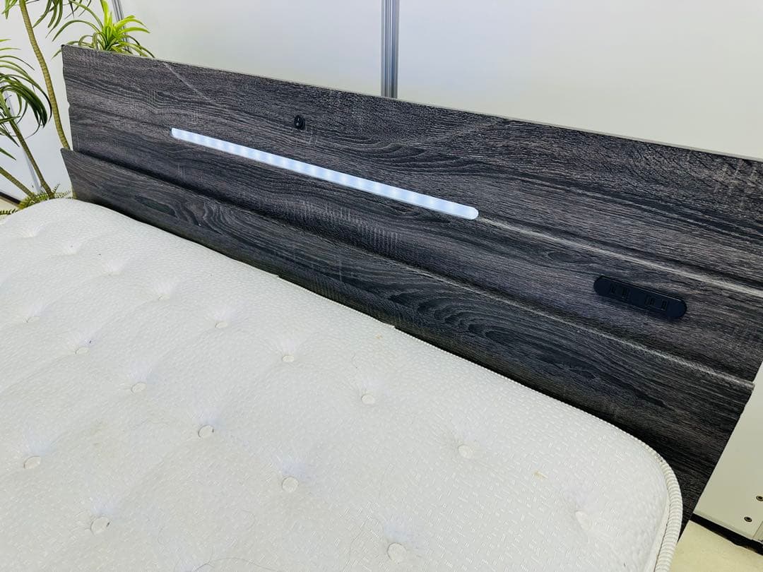 ダブルベッドフレーム LEDライト付き