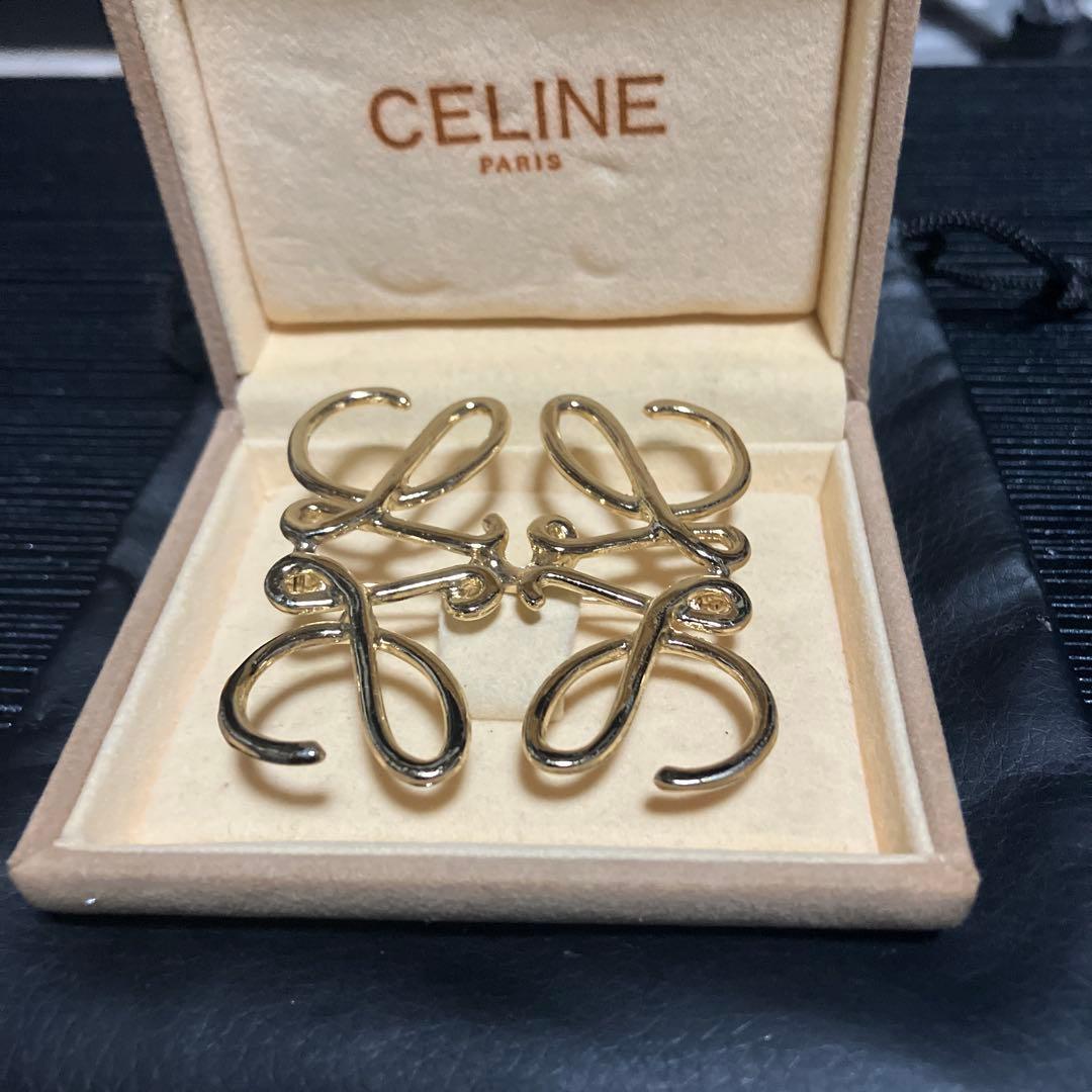 セリーヌ　ブローチ