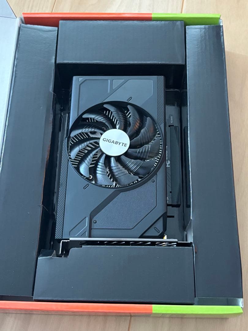 GIGABYTE製 GeForce RTX 4060グラフィックボード