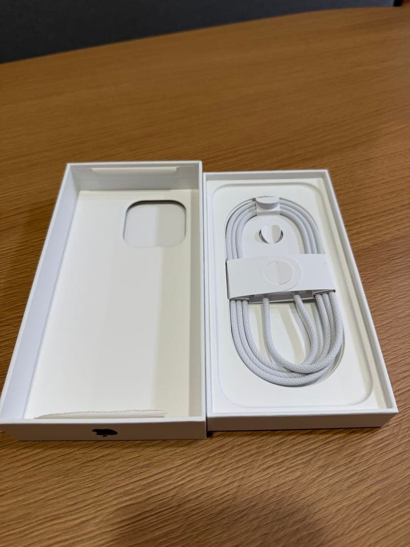 iPhone16pro 256gb Appleで購入SIMフリー保護フィルム付き