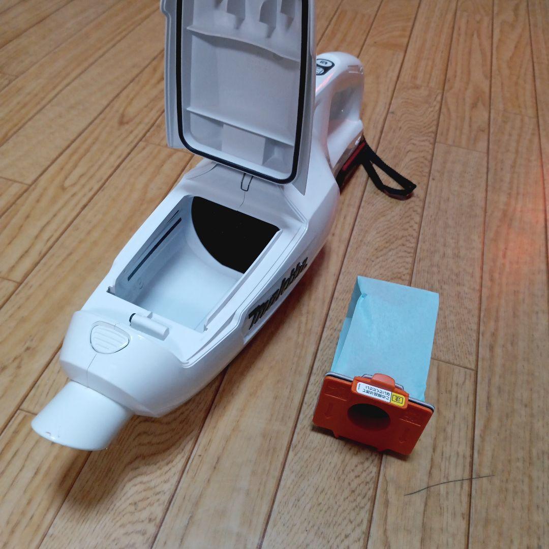 マキタ10.8V充電式クリーナCL107FD 純正バッテリー及び純正充電器付