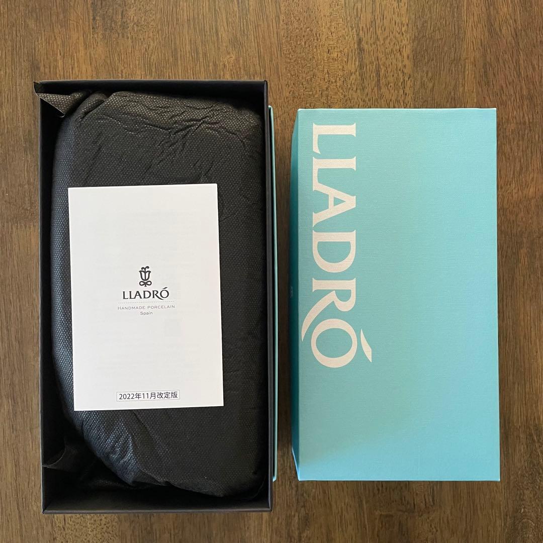 リヤドロ　「素敵なお花」 新品未使用