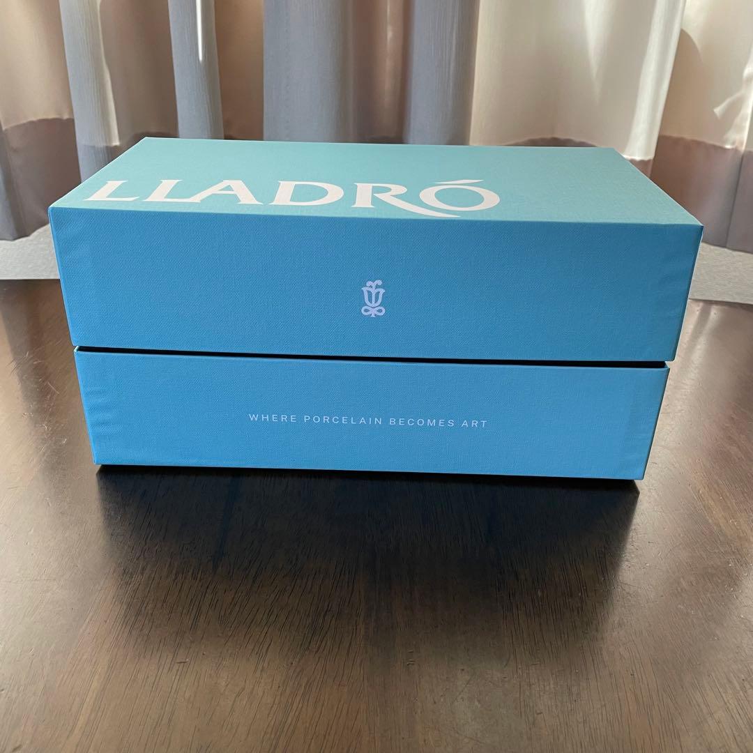 リヤドロ　「素敵なお花」 新品未使用