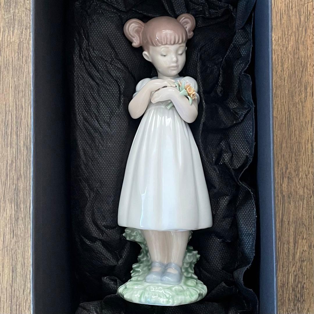 リヤドロ　「素敵なお花」 新品未使用