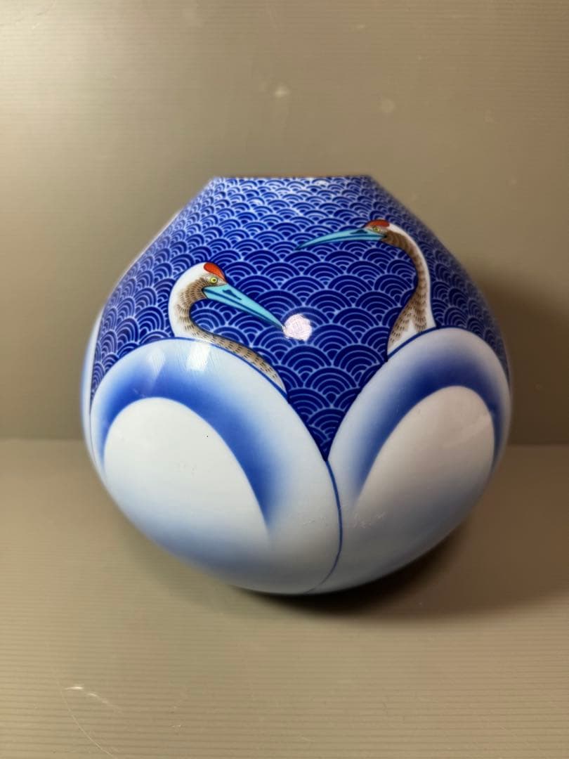 2886 香蘭社　鶴絵　青海波　花瓶　金彩