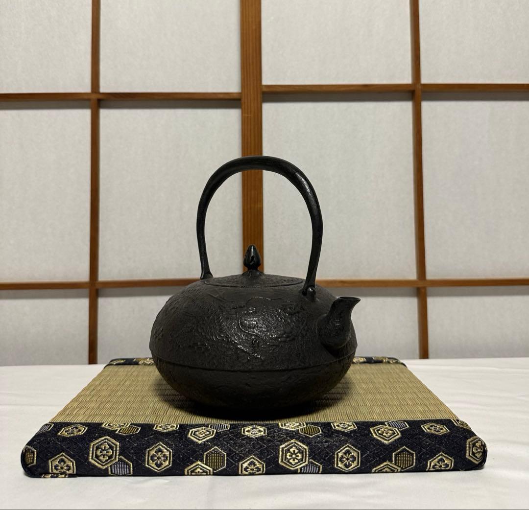 本番盛岡 薫山 南部鉄器 鉄瓶 平丸型 雲龍 1.6リットル 新品未使用品