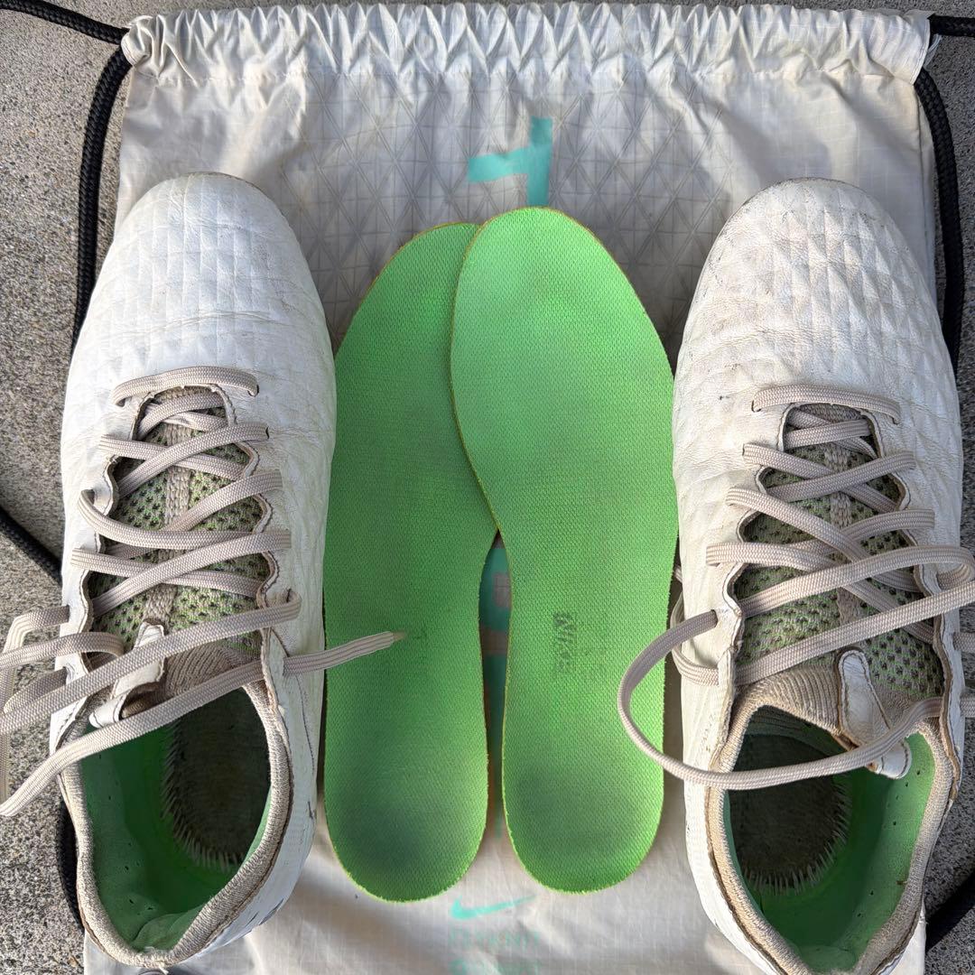 Nike Tiempo レジェンド8 FG ACCモデル