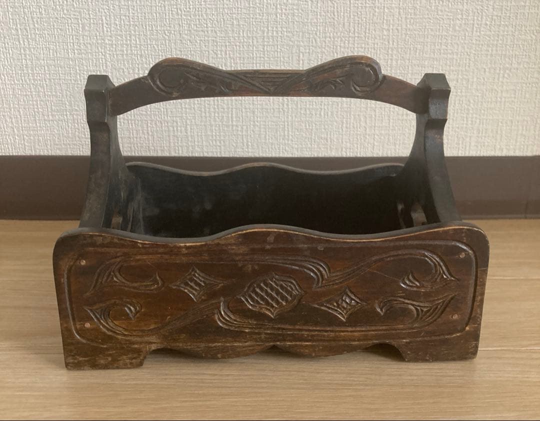 【稀少】アイヌ工芸　アイヌ紋様　手つき盆　シントコ小物入　脚付