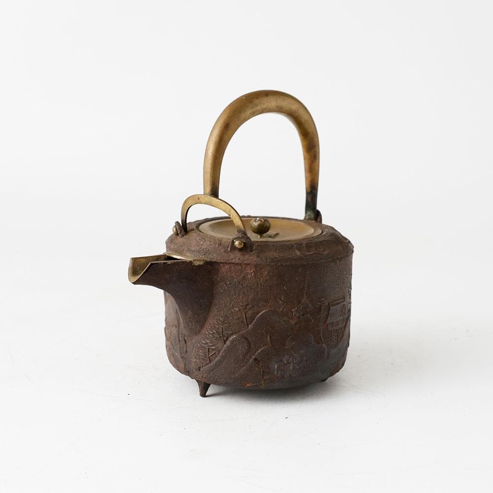 時代年代物 鉄銚子 一対 山水楼閣文 真鍮蓋 酒器 燗鍋 提子 懐石道具 鉄瓶