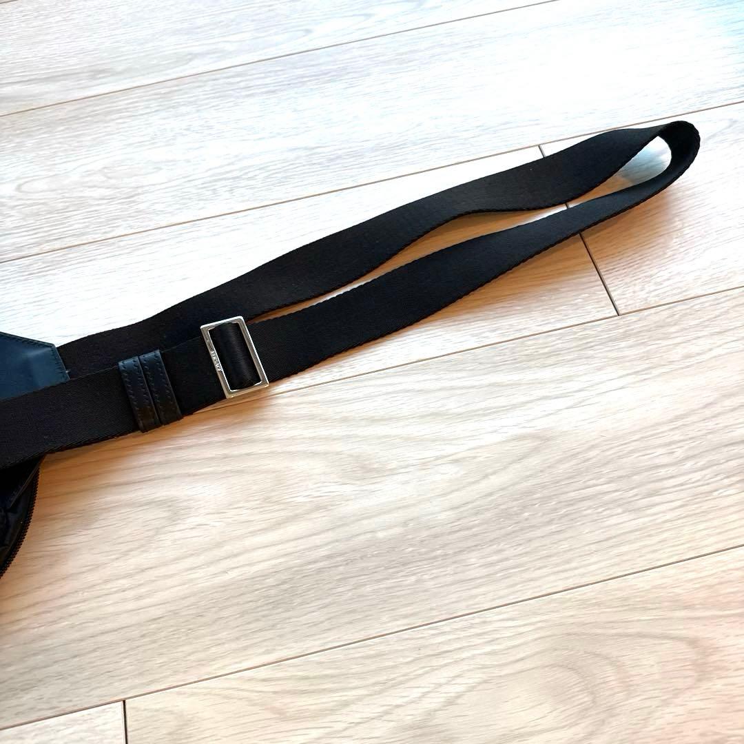 Versace ショルダーバッグ　ナイロン　ブラック