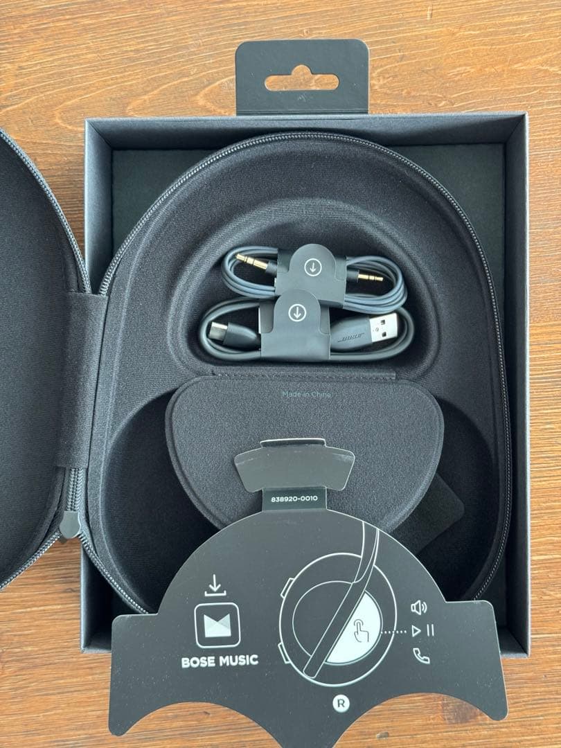 ほぼ新品Bose Noise Cancelling Headphones 700