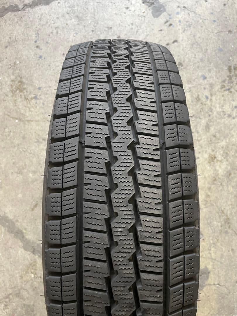 200系ハイエース　スタッドレス　195/80R15