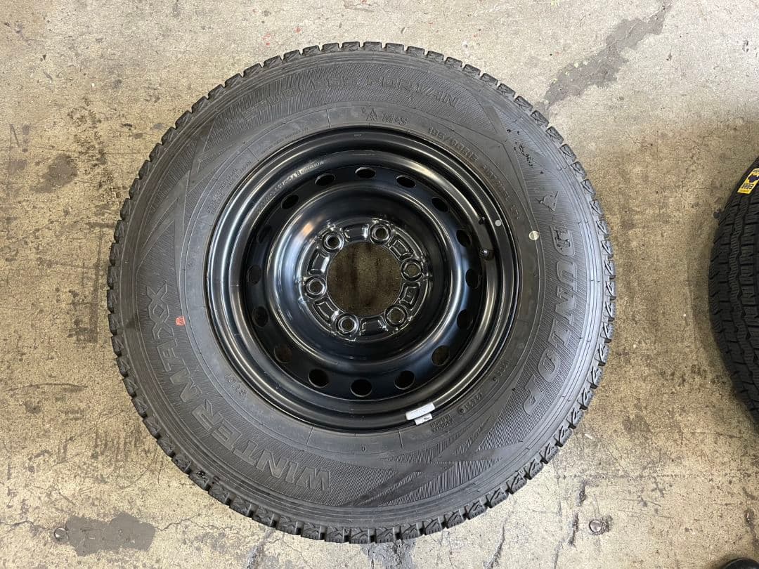 200系ハイエース　スタッドレス　195/80R15