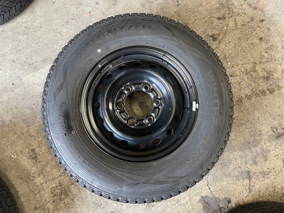 200系ハイエース　スタッドレス　195/80R15