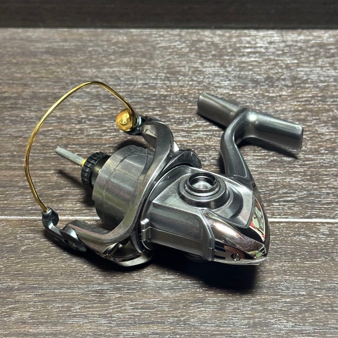 美品 シマノ 16ヴァンキッシュC3000HG ボディのみ