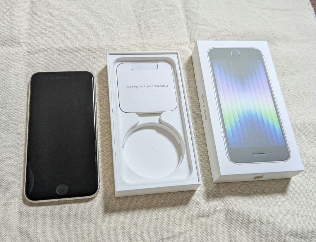 ニコニコ（ほぼ未使用）Apple iPhone SE (第3世代)